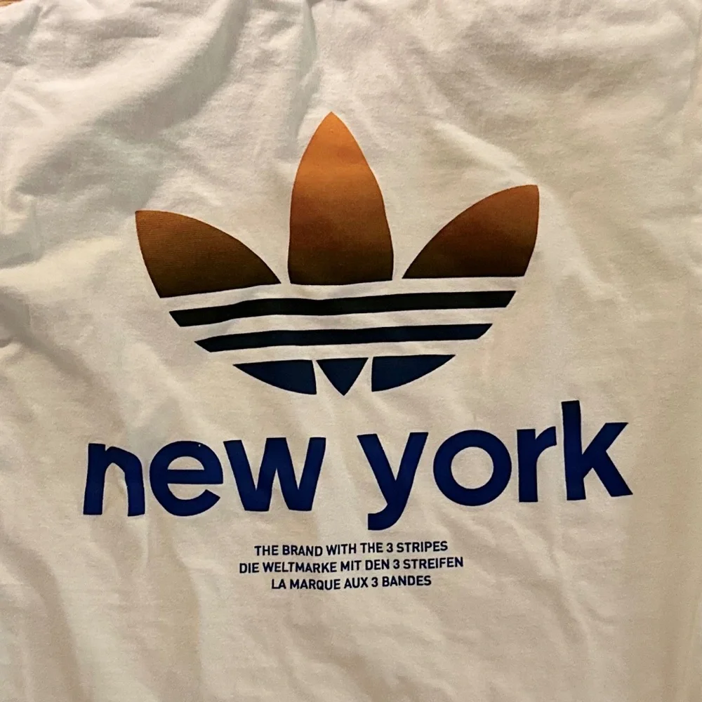 adidas Men's New York Graphic Tee (S)